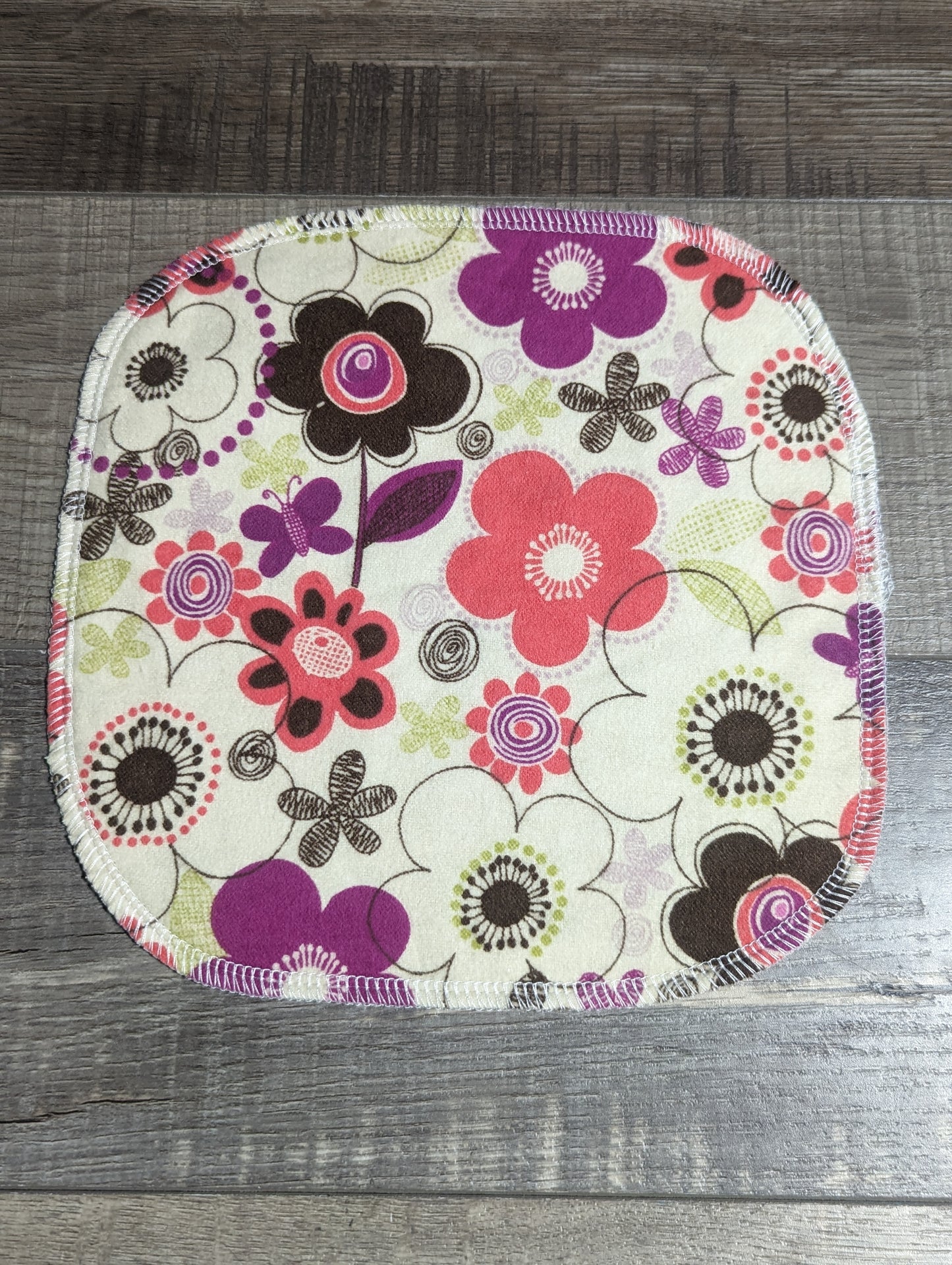 Retro flower wipes (2 ply)